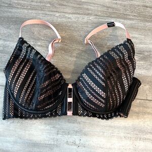 NWT,34/D,Victoria’s Secret Lined Plunge Bra, Adjustable Straps, Gorgeous!